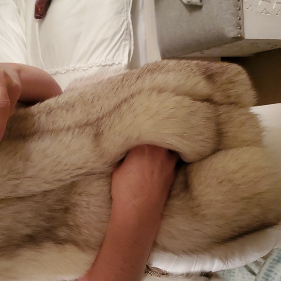 Fox Fur Saga Vest - Picture 3 of 16